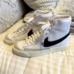 womens nike blazer 77’s high top saneakers